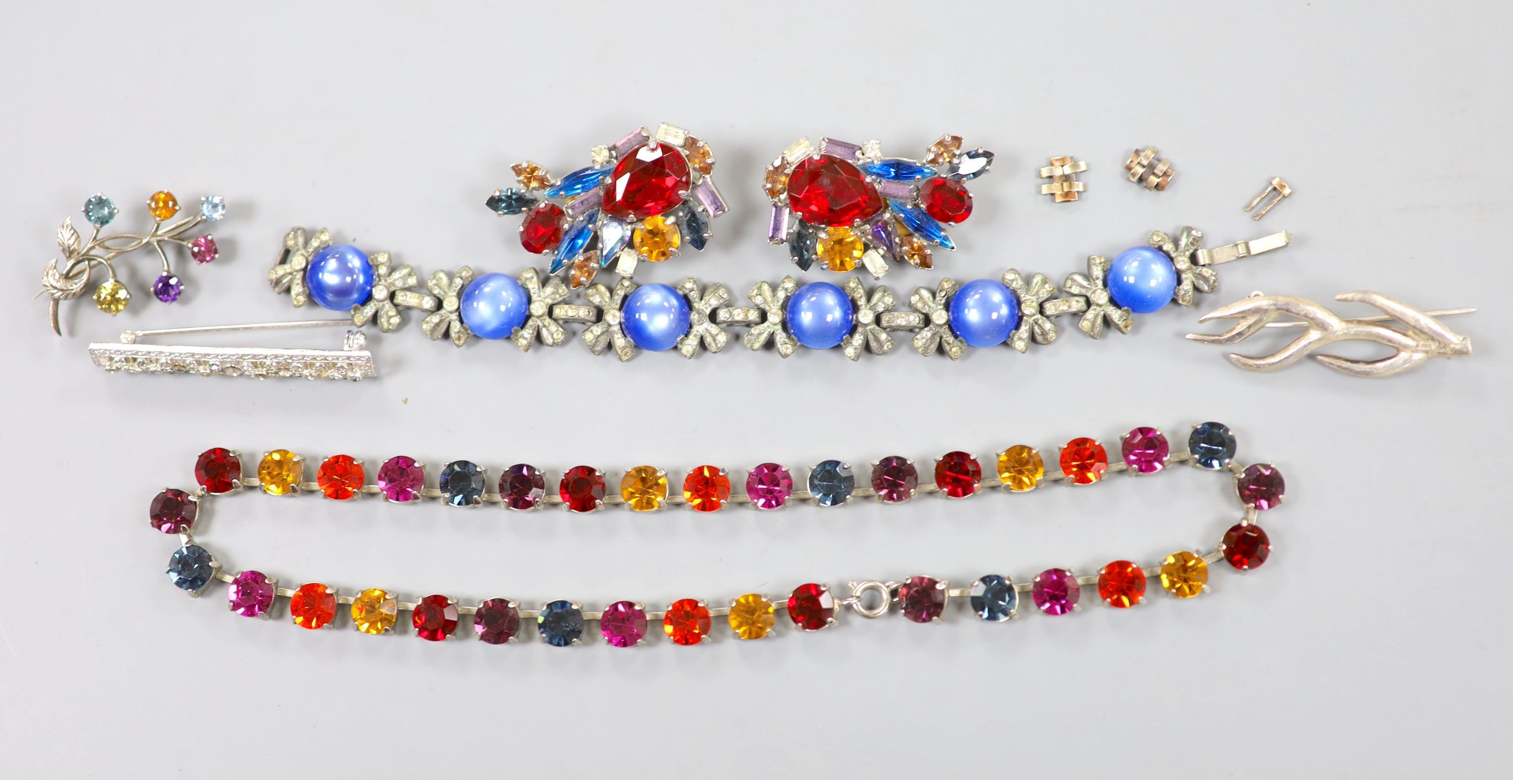 Mixed costume jewellery including Butler & Wilson style.